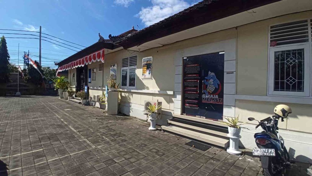 View of the Offices of the Immigration Singaraja from the courtyard