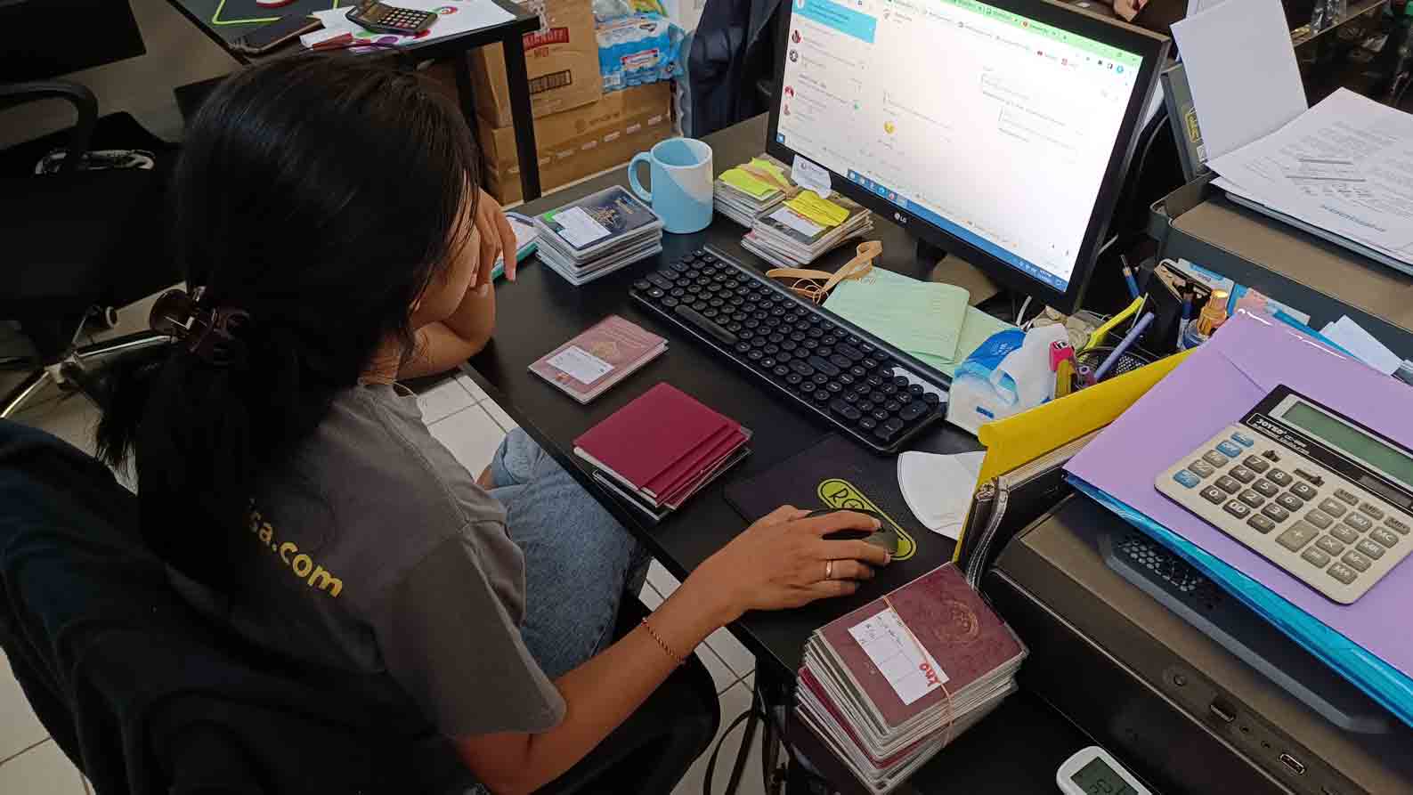 Lohde staff of Gaya Bali Visa working on computer
